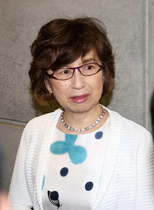 報道陣の質問に答えるDeNA南場オーナー（撮影・鈴木正人）