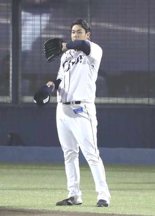 西武対ロッテ　3回表ロッテ1死一、二塁、井上に勝ち越しの右前適時打を浴びた高橋光（撮影・林敏行）