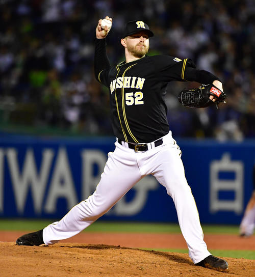 ヤクルト対阪神　8回途中から登板も同点に追いつかれるピアース・ジョンソン（撮影・清水貴仁）
