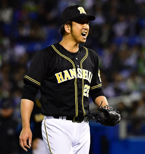 ヤクルト対阪神　9回に登板しこの回を無失点に抑え雄叫びをあげる藤川球児（撮影・清水貴仁）