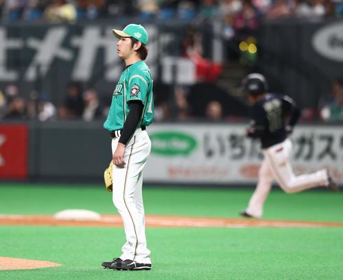 日本ハム対オリックス　3回表オリックス2死二塁、大城に2点本塁打を浴びる加藤（撮影・黒川智章）