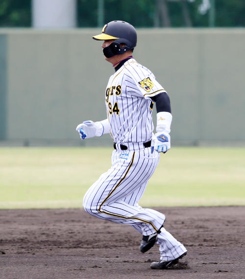 阪神対中日　2回裏阪神無死一塁、原口は打者俊介のとき二塁盗塁失敗（撮影・加藤哉）