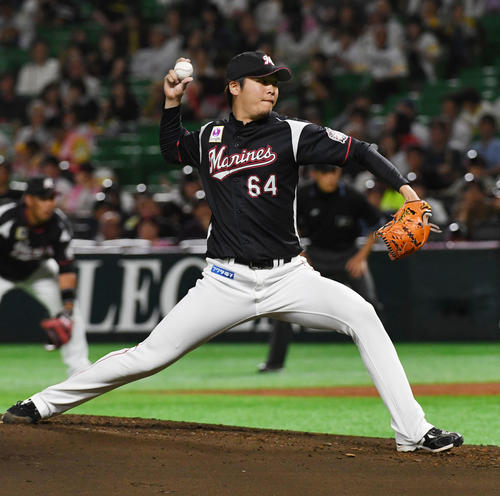 ソフトバンク対ロッテ　ロッテ先発の二木（撮影・今浪浩三）