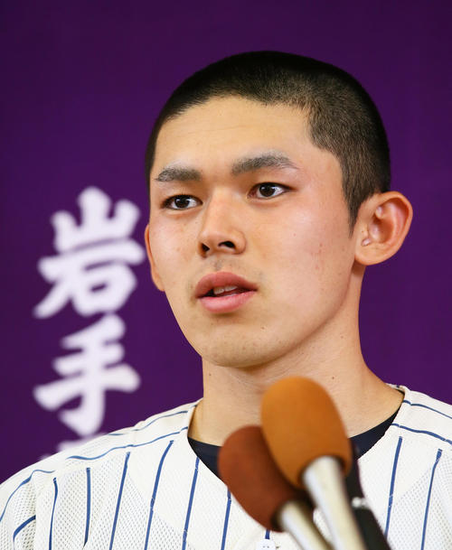 取材に応じる大船渡・佐々木（2019年5月6日撮影）