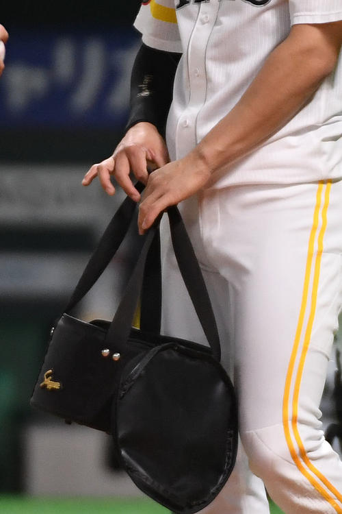 右第4中手骨掌側剥離骨折と診断された上林（2019年5月6日撮影）