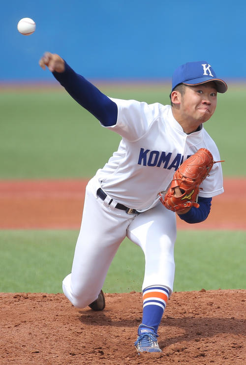 国学院大対駒大　先発登板で力投する駒大・福山（撮影・河田真司）