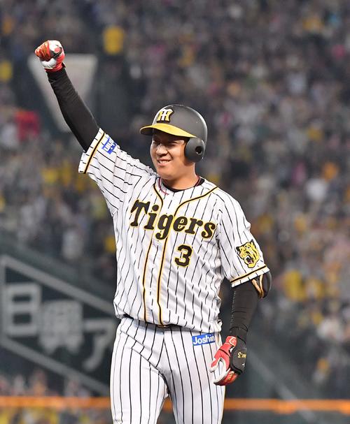 8回裏阪神2死一、二塁、左前に適時打を放つ大山（撮影・上田博志）