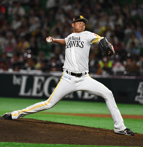 ソフトバンク対ロッテ　7回からマウンドに上がったソフトバンク椎野新は2イニングを無失点に抑える（撮影・今浪浩三）