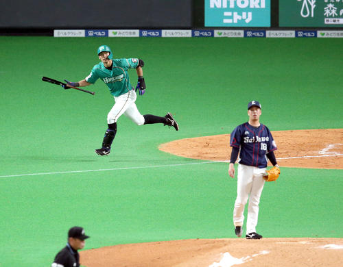 日本ハム対西武　5回裏日本ハム2死満塁、大田は走者一掃となる勝ち越し適時二塁打を放つ。投手は西武多和田（撮影・佐藤翔太）