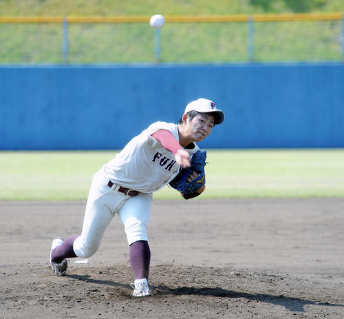 九州６大学野球　福岡大対西南大　福岡大先発の藤松亮輔投手が６回途中２失点の好投でチームを勝利に導く（撮影・浦田由紀夫）