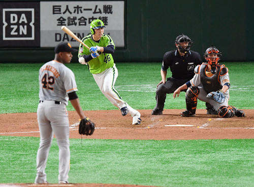 巨人対ヤクルト　4回表ヤクルト2死満塁、太田は左2点適時打を放つ（撮影・滝沢徹郎）