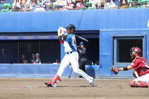 中前打を放った日本ハム王柏融（撮影・田中彩友美）