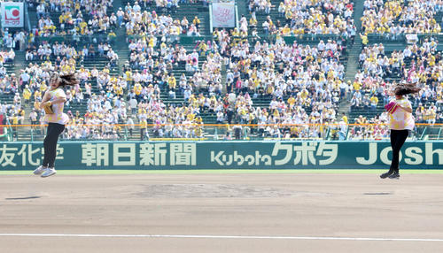 坂本花織（左）と三原舞依（撮影・上山淳一）