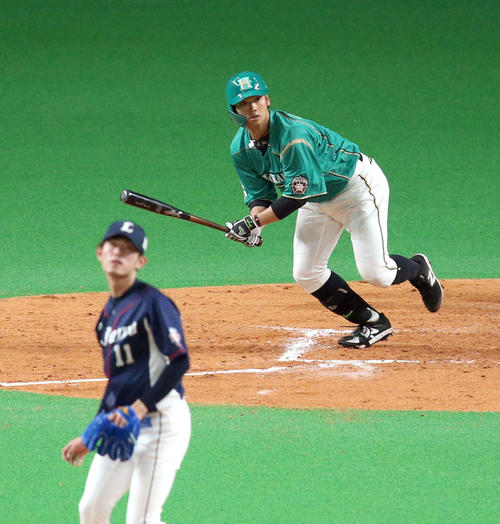 日本ハム対西武　3回裏日本ハム1死一、二塁、谷口は左前打を放つ。投手は西武今井（撮影・佐藤翔太）