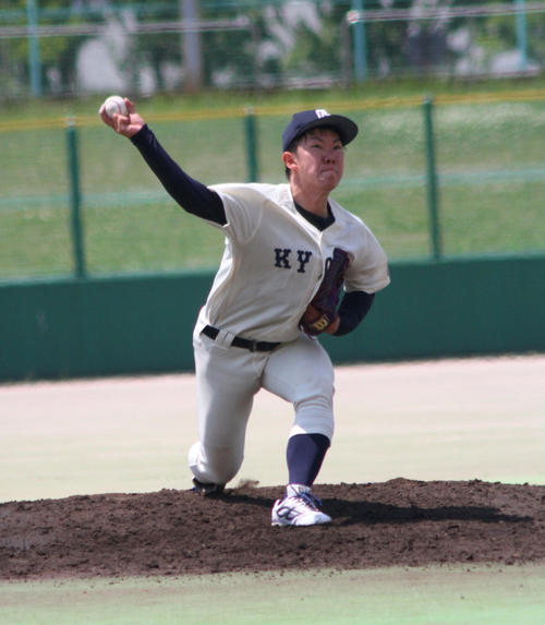 力投する京大・藤原風太投手（撮影・柏原誠）＝2019年5月12日、南港中央