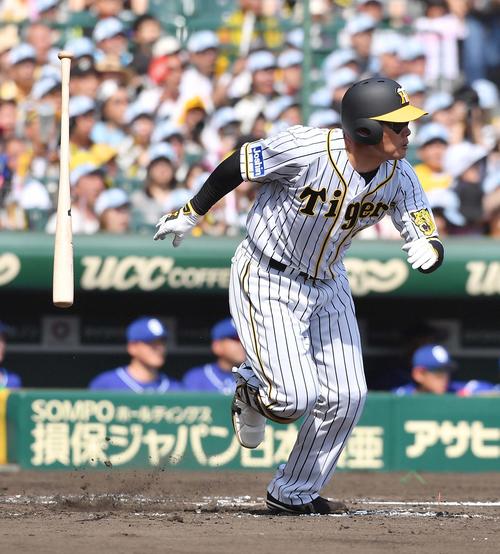 1回裏阪神1死満塁、中前に同点適時打を放つ福留（撮影・上田博志）