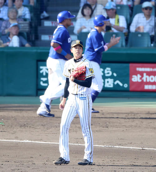5回表中日2死一、三塁、才木は阿部に左越え適時二塁打を打たれ失点する（撮影・加藤哉）