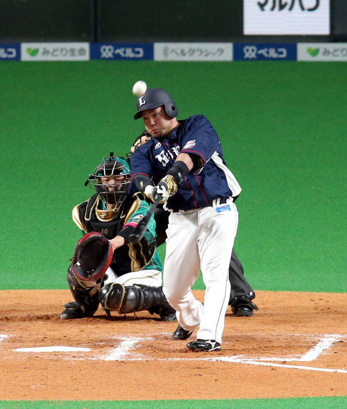 日本ハム対西武　7回表西武1死、山川は左越え本塁打を放つ（撮影・佐藤翔太）