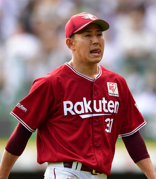 4回、同点に追いつかれ厳しい顔をみせる福井（撮影・清水貴仁）