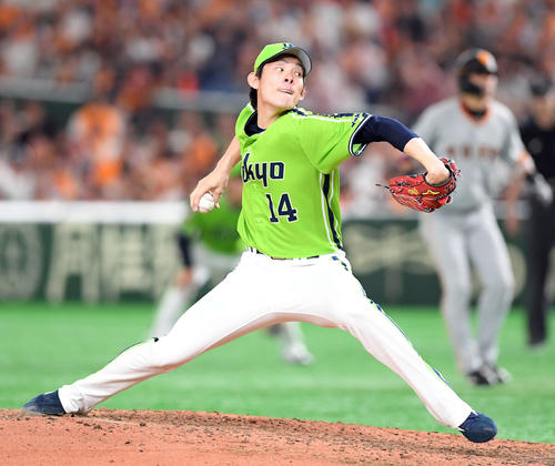 巨人対ヤクルト　ヤクルトの先発高梨（撮影・たえ見朱実）