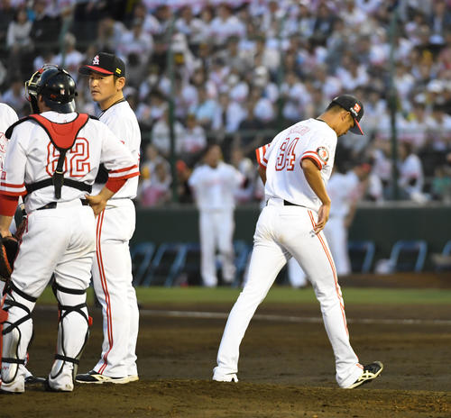 ソフトバンク対西武　3回表西武無死、椎野新は山川穂高にソロ本塁打を浴び降板する（撮影・今浪浩三）