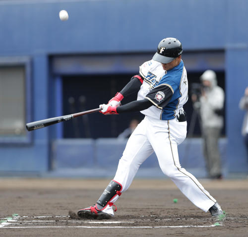 イースタン・日本ハム対ロッテ　1回裏日本ハム1死二塁、三塁邪飛に倒れる清宮（撮影・中島郁夫）