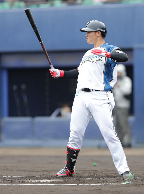 イースタン・リーグ　日本ハム対ロッテ　日本ハム清宮のルーティンワーク（撮影・中島郁夫）