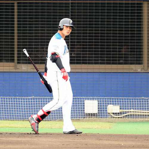 イースタン・日本ハム対ロッテ　4回裏日本ハム無死、補邪飛に倒れる清宮（撮影・たえ見朱実）