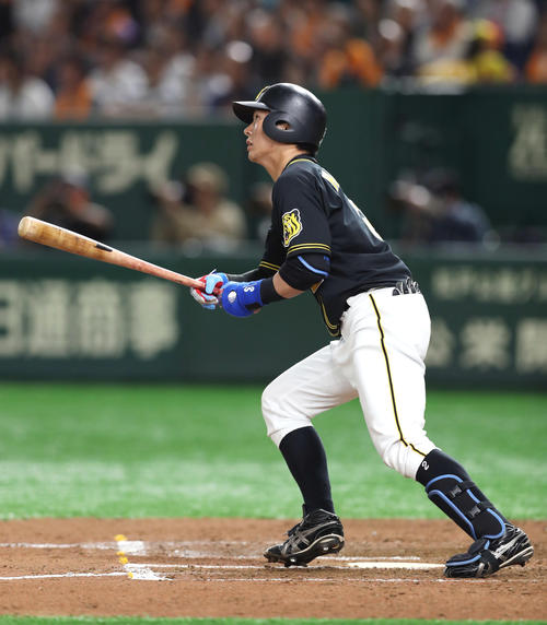 巨人対阪神　7回表阪神2死一、二塁、同点となる左前適時打を放つ北條（撮影・前田充）