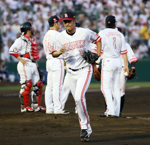 ソフトバンク対西武　3回表西武無死、山川にソロ本塁打を浴び、降板する椎野（撮影・栗木一考）