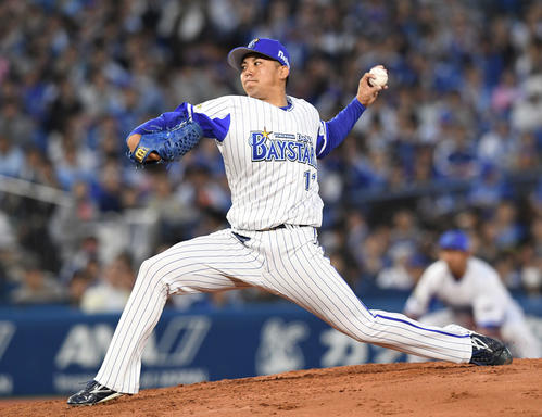DeNA対中日　先発し力投するDeNA東（撮影・鈴木みどり）