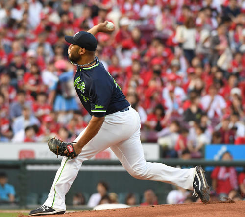 広島対ヤクルト　ヤクルト先発のスアレス（撮影・奥田泰也）