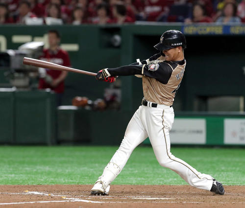楽天対日本ハム　7回表日本ハム1死三塁、平沼は先制となる適時二塁打を放つ（撮影・佐藤翔太）