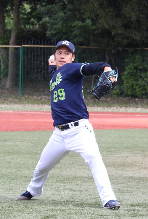 投手練習に参加したヤクルト小川（撮影・保坂恭子）