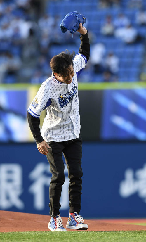 DeNA対中日　セレモニアルピッチを終え悔しがる大沢樹生（撮影・鈴木みどり）