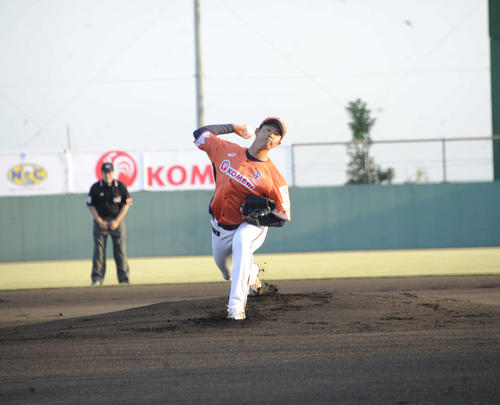 新潟対武蔵　7回を1安打無失点に抑えた新潟の長谷川