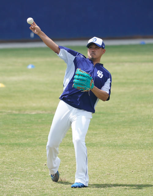 中日残留組練習　キャッチボールをする松坂大輔（撮影・森本幸一）＝2019年5月17日、ナゴヤ球場