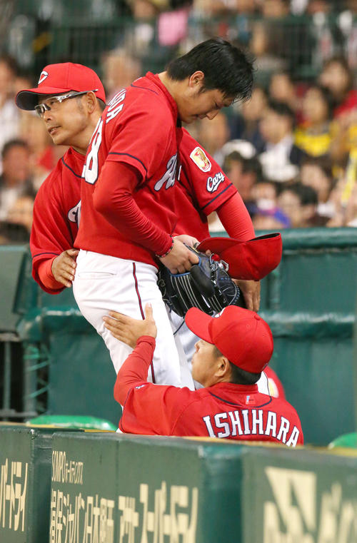 6回裏阪神1死満塁、床田はマルテに勝ち越し適時打を浴び降板する（撮影・上山淳一）