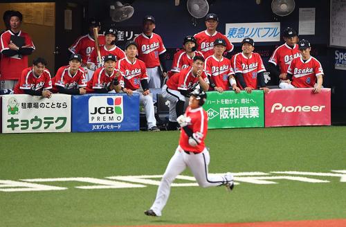 オリックス対西武　10回裏オリックス2死二塁、白崎の中飛で西武に敗れ肩を落とすオリックスベンチ（撮影・上田博志）