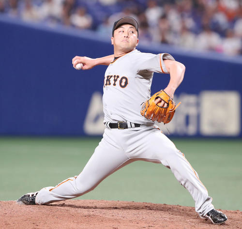 中日対巨人　9回、巨人6番手で登板し力投する沢村（撮影・垰建太）