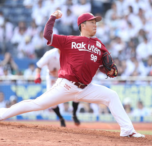 ロッテ対楽天　2番手で登板し、2回を無失点に抑えた楽天今野（撮影・中島郁夫）