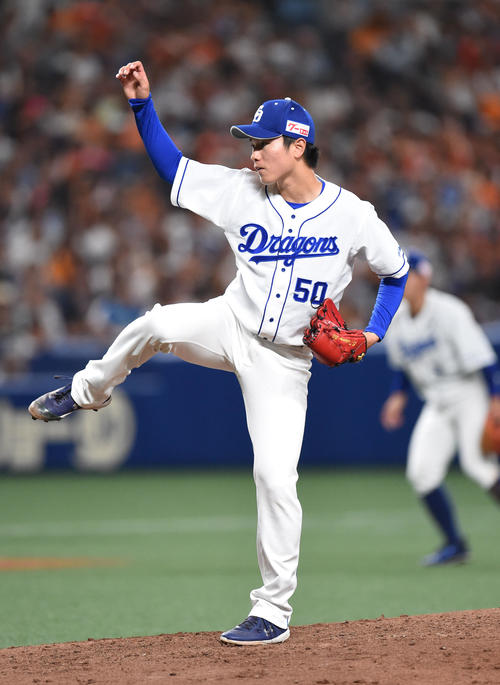 3回表巨人2死満塁、力投する中日先発の清水（撮影・森本幸一）