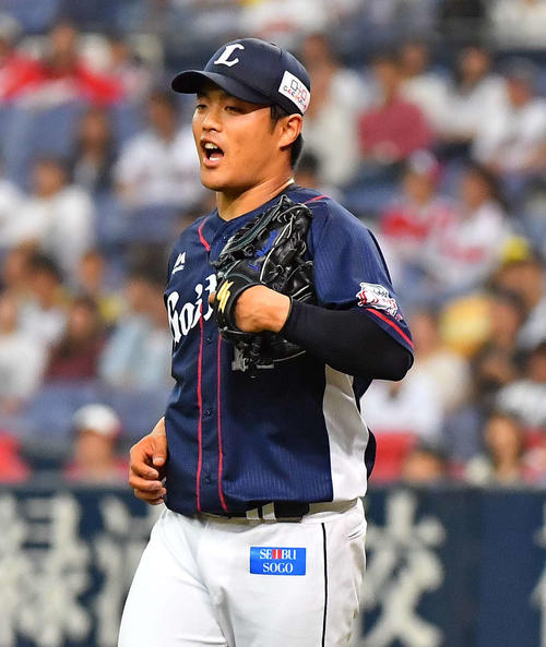 オリックス対西武　2位オリックス2死一、二塁、若月を三ゴロに打ちとり雄たけびをあげる松本（撮影・上田博志）