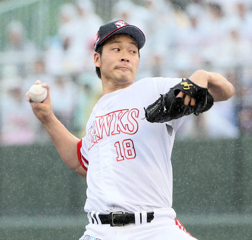 ソフトバンク対日本ハム　2番手で登板する武田（撮影・栗木一考）
