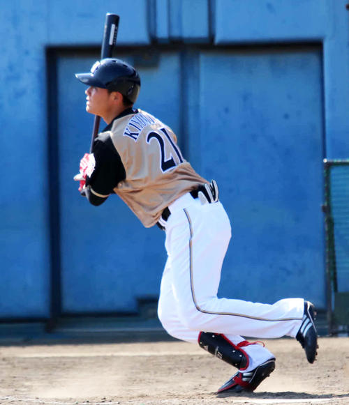 DeNA戦でソロ本塁打を放つ日本ハム清宮幸太郎（2019年5月19日撮影）