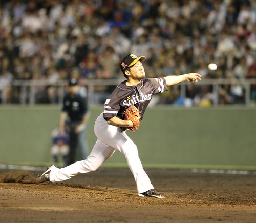 7回から登板した嘉弥真新也（撮影・梅根麻紀）