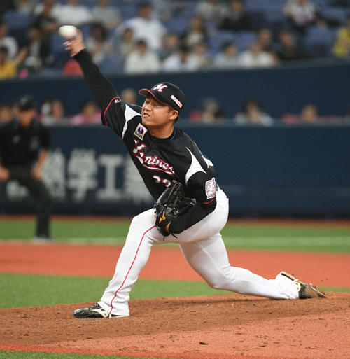 8回裏オリックス無死から登板した酒居（撮影・渦原淳）