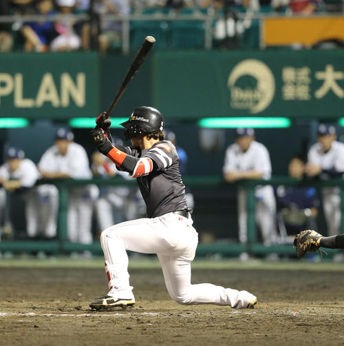 西武対ソフトバンク　9回表ソフトバンク無死、今宮健太は右前安打を放つ（撮影・梅根麻紀）