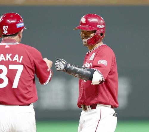 日本ハム対楽天　3回表楽天2死一、三塁、右前適時打を放ち笑顔の今江（撮影・黒川智章）