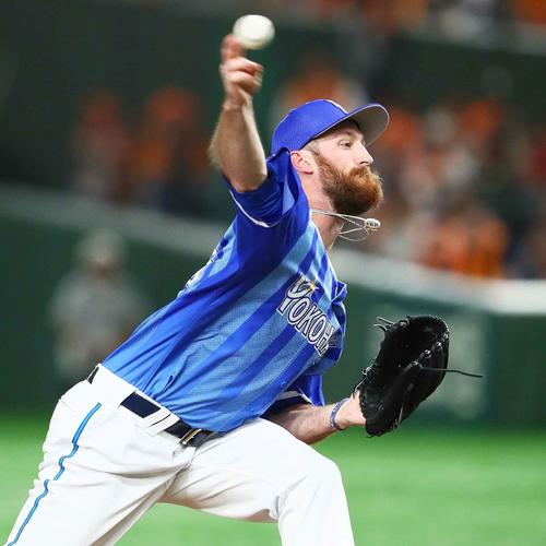 巨人対DeNA　DeNA4番手で登板し力投するパットン（撮影・足立雅史）